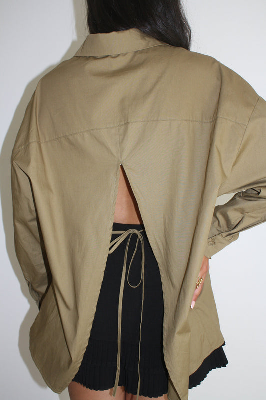 Chemise olive dos ouvert